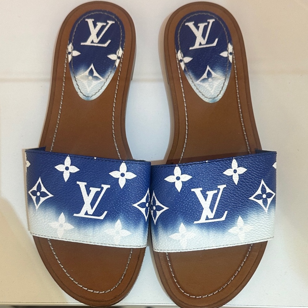 Louis Vuitton Limited Edition Escale Lock It Flat Mule